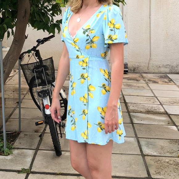 Forever 21 Dresses & Skirts - Lemon Print Wrap Mini Dress